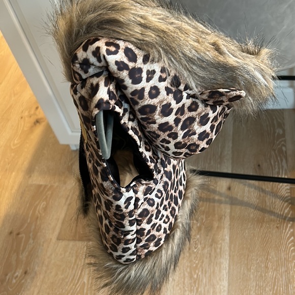 Betsey Johnson Leopard Print Vest - Picture 2 of 5